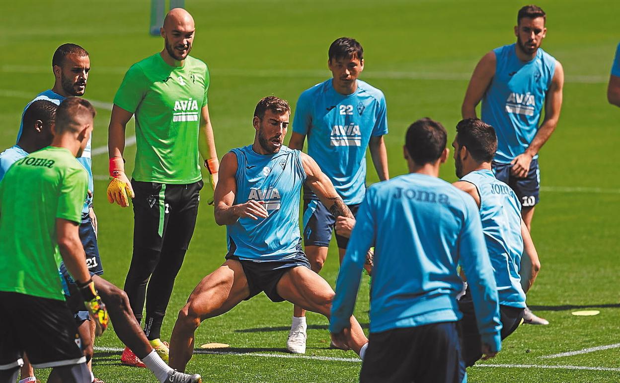SD Eibar: Esteban Burgos, Recio y Enrich, bajas ante el Valladolid