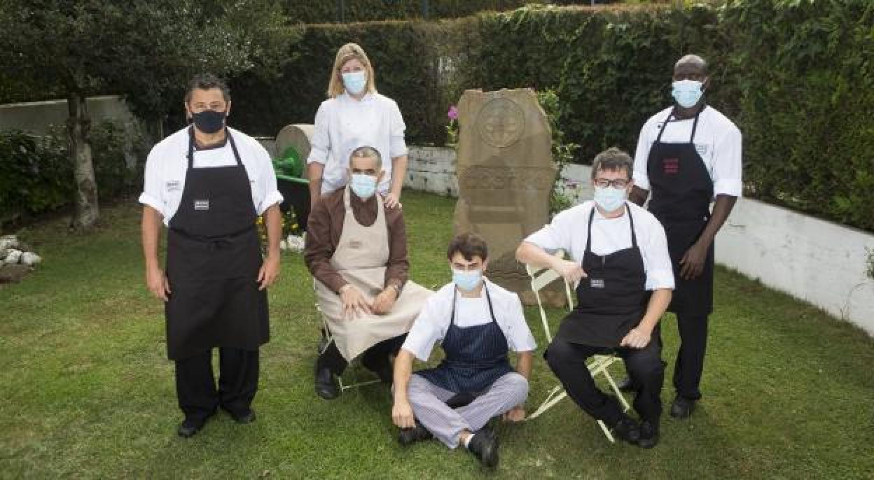 Natxo Gracia, a la izquierda, junto al resto del equipo del Abarka hondarribiarra.