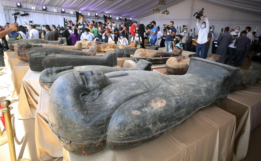 Fotos: Egipto saca a la luz 59 sarcófagos de hace 2.600 años con sus momias intactas