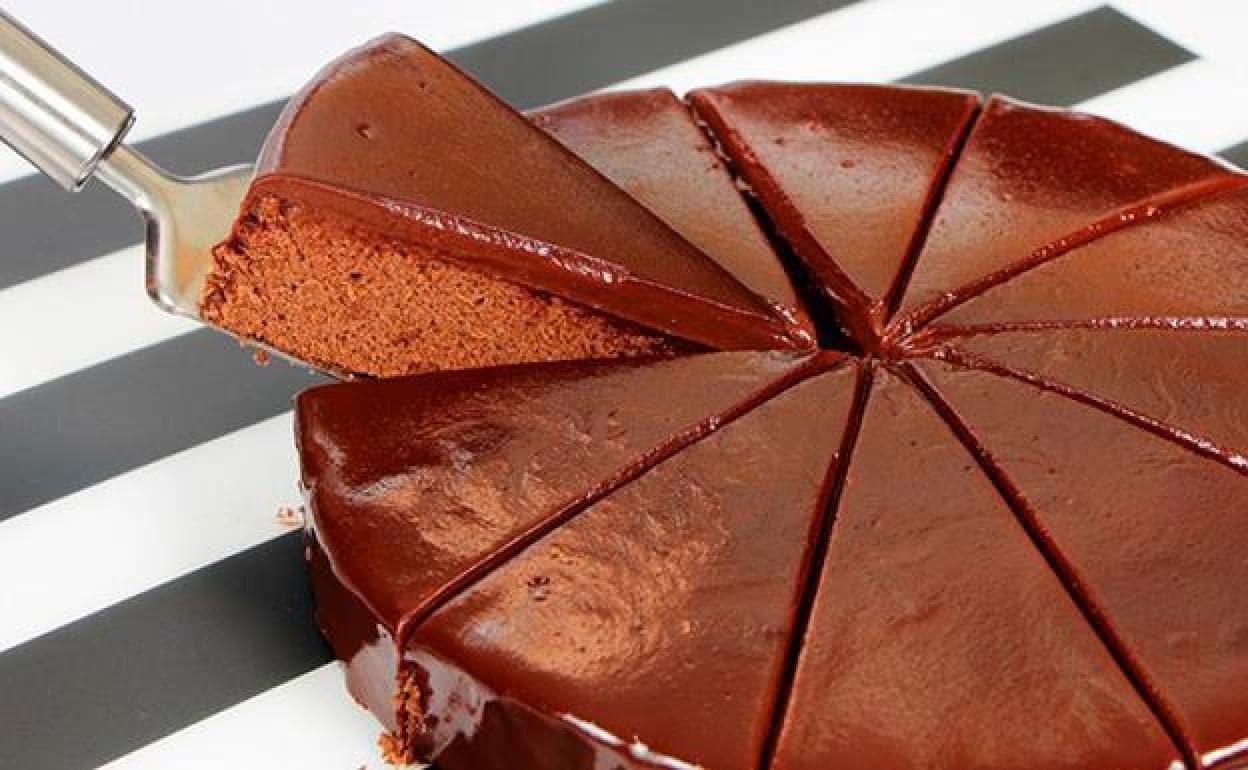 Las recetas de chocolate siempre lucen mejor con un toque de brillo.