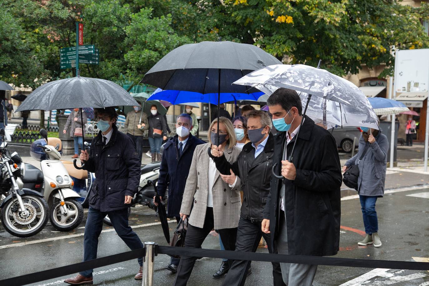 Donostia recuerda a la niña Begoña Urroz con una placa en su memoria.