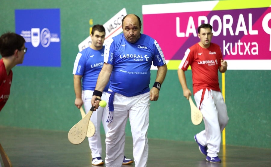 Errenteria ha acogido la final de pelota vasca adaptada, donde se han medido los jugadores clasificados el 4 de octubre en Bidania. 
