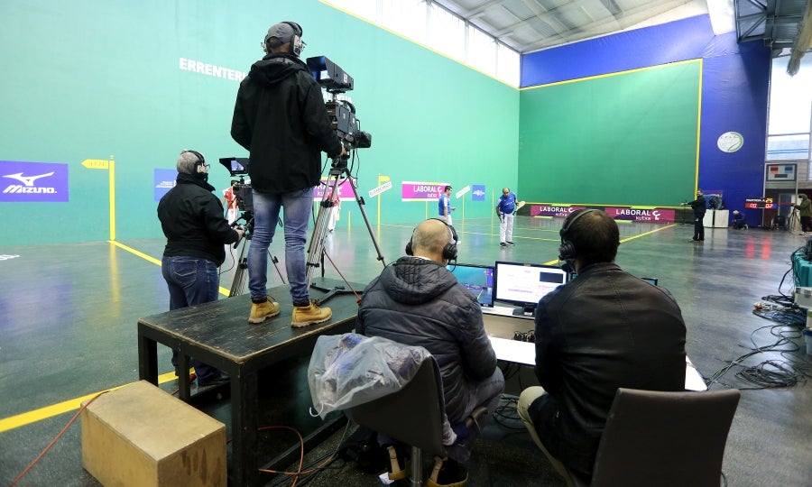 Errenteria ha acogido la final de pelota vasca adaptada, donde se han medido los jugadores clasificados el 4 de octubre en Bidania. 