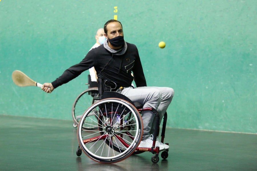 Errenteria ha acogido la final de pelota vasca adaptada, donde se han medido los jugadores clasificados el 4 de octubre en Bidania. 