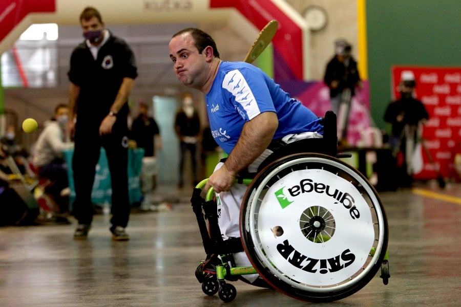 Errenteria ha acogido la final de pelota vasca adaptada, donde se han medido los jugadores clasificados el 4 de octubre en Bidania. 