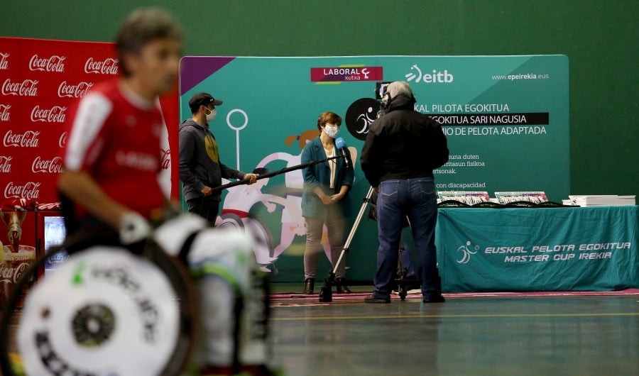 Errenteria ha acogido la final de pelota vasca adaptada, donde se han medido los jugadores clasificados el 4 de octubre en Bidania. 