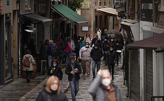 Cataluña endurece medidas mientras la cuarta parte de España ya sufre restricciones