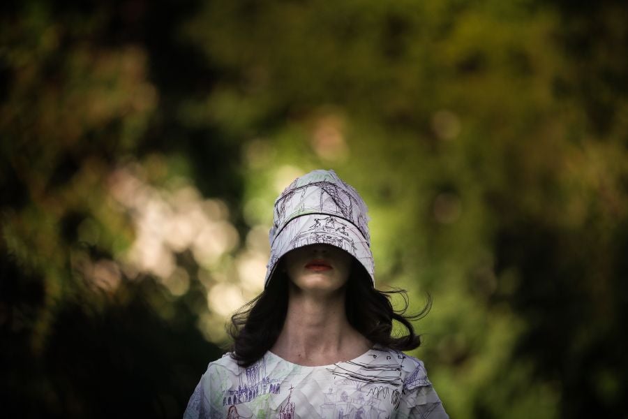 Hacer de la incertidumbre virtud ha llevado a los portugueses a eliminar por primera vez en su historia las referencias de estación, desaparecidas en favor de «las conversaciones que nuestros diseñadores sienten que deben mantenerse» en este momento, según la organización.