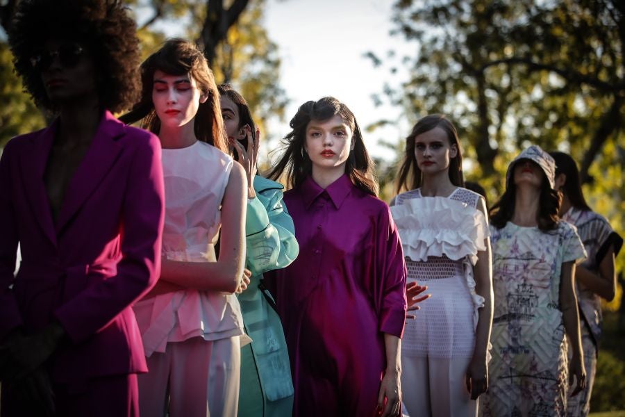 Hacer de la incertidumbre virtud ha llevado a los portugueses a eliminar por primera vez en su historia las referencias de estación, desaparecidas en favor de «las conversaciones que nuestros diseñadores sienten que deben mantenerse» en este momento, según la organización.