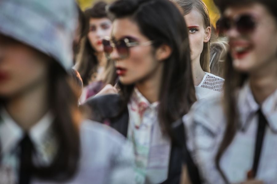 Hacer de la incertidumbre virtud ha llevado a los portugueses a eliminar por primera vez en su historia las referencias de estación, desaparecidas en favor de «las conversaciones que nuestros diseñadores sienten que deben mantenerse» en este momento, según la organización.