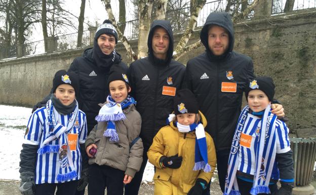 Imagen principal - Cuéntanos tu experiencia siguiendo a la Real Sociedad en Europa