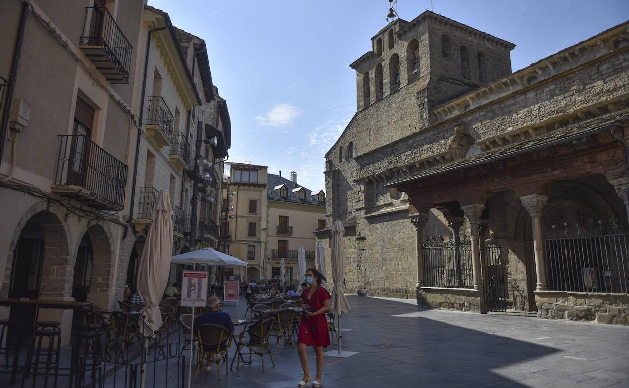 Imagen de archivo de la plaza de la catedral de Jaca