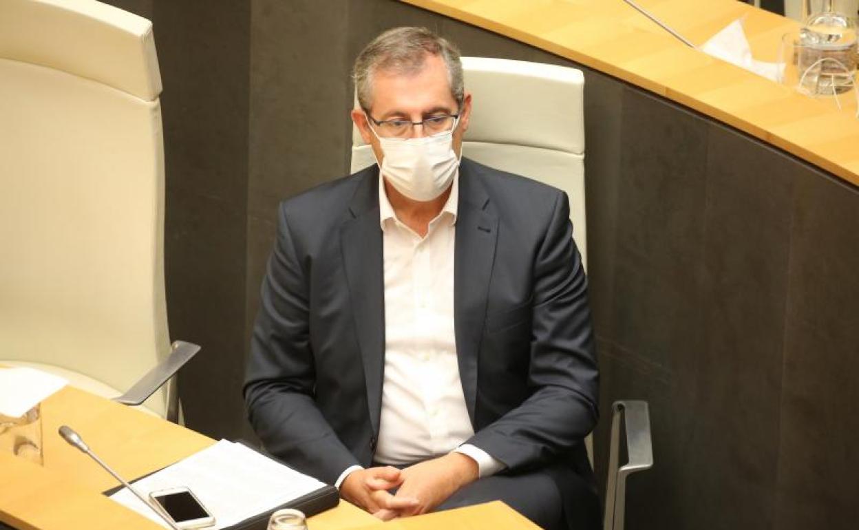 El diputado general, Markel Olano, durante un pleno en Juntas Generales de Gipuzkoa.