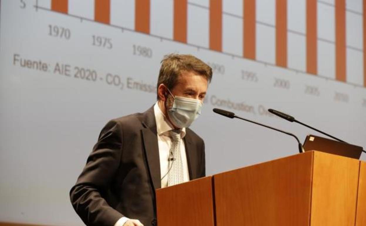 Josu Jon Imaz, esta mañana, en su intervención en el Euskalduna