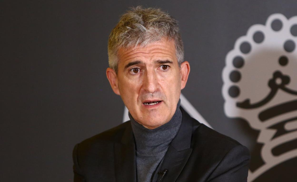 Olabe, en un momento de su intervención en la que hizo repaso a la situación deportiva del club. 