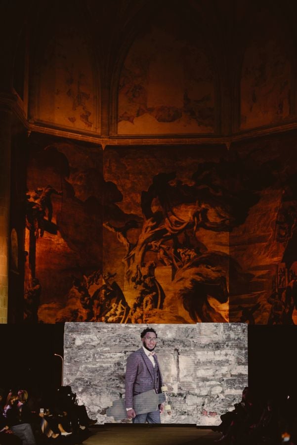 Un catalógo 2021 con propuestas para todo tipo de novios. La firma ha reunido propuestas para todo tipo de ceremonias, desde las más íntimas a las más sociales. La puesta en escena se ha complementado con los diseños de novia más destacados de la firma Yolanda Torres.