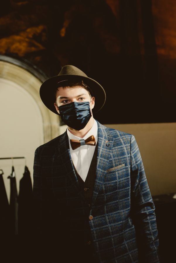 Un catalógo 2021 con propuestas para todo tipo de novios. La firma ha reunido propuestas para todo tipo de ceremonias, desde las más íntimas a las más sociales. La puesta en escena se ha complementado con los diseños de novia más destacados de la firma Yolanda Torres.