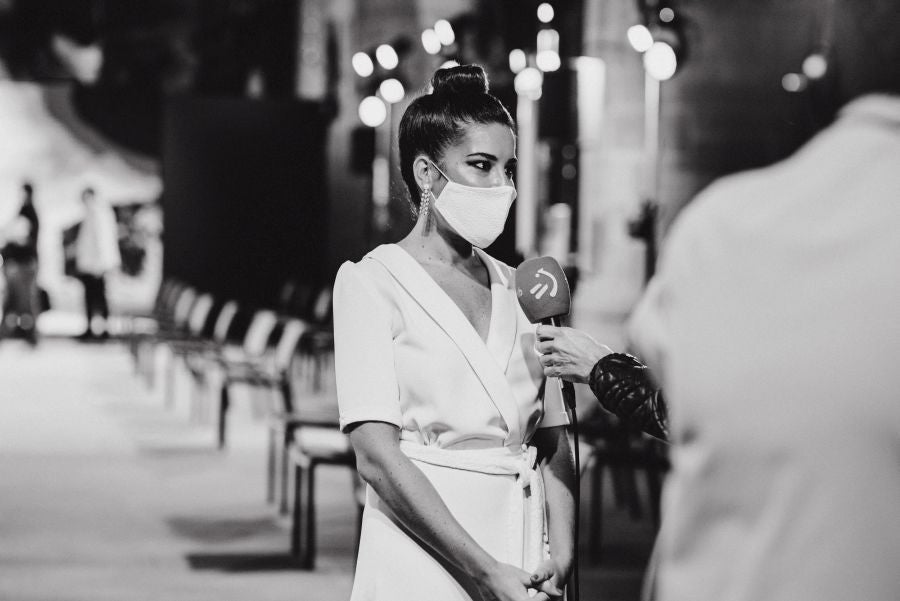 Joyas únicas y modelos de lujo en un desfile inédito. Álex Vallejo debuta sobre la pasarela de San Telmo con una original y emotiva puesta en escena a cargo de Verdini Dantza Taldea. La música y la luz y la coreografía de los bailarines ha sido el hilo conductor para mostrar más de 30 jotas de la firma. 