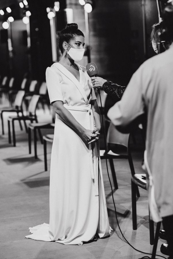 Joyas únicas y modelos de lujo en un desfile inédito. Álex Vallejo debuta sobre la pasarela de San Telmo con una original y emotiva puesta en escena a cargo de Verdini Dantza Taldea. La música y la luz y la coreografía de los bailarines ha sido el hilo conductor para mostrar más de 30 jotas de la firma. 