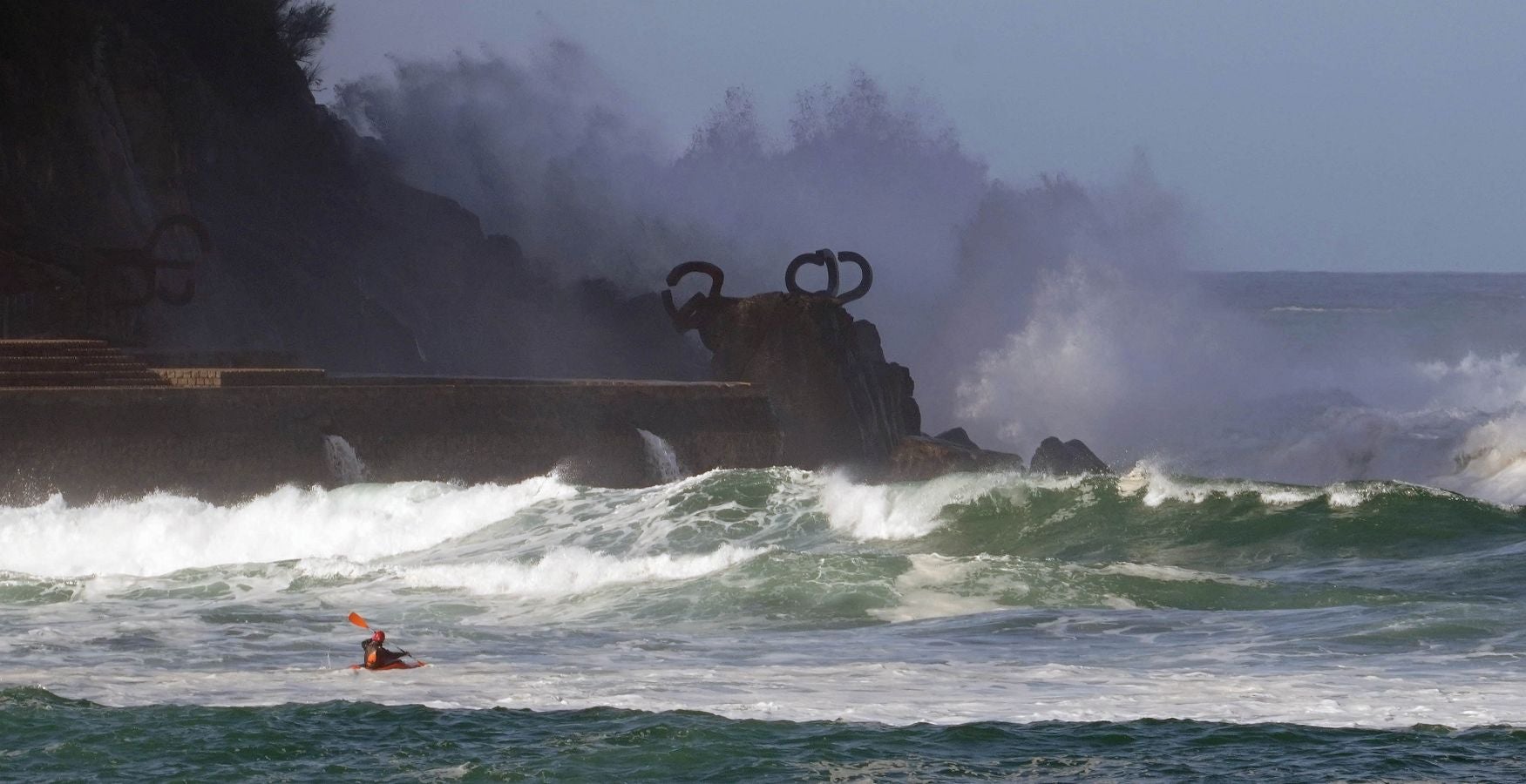 Fotos: &#039;Epsilon&#039; provoca grandes olas en Donostia