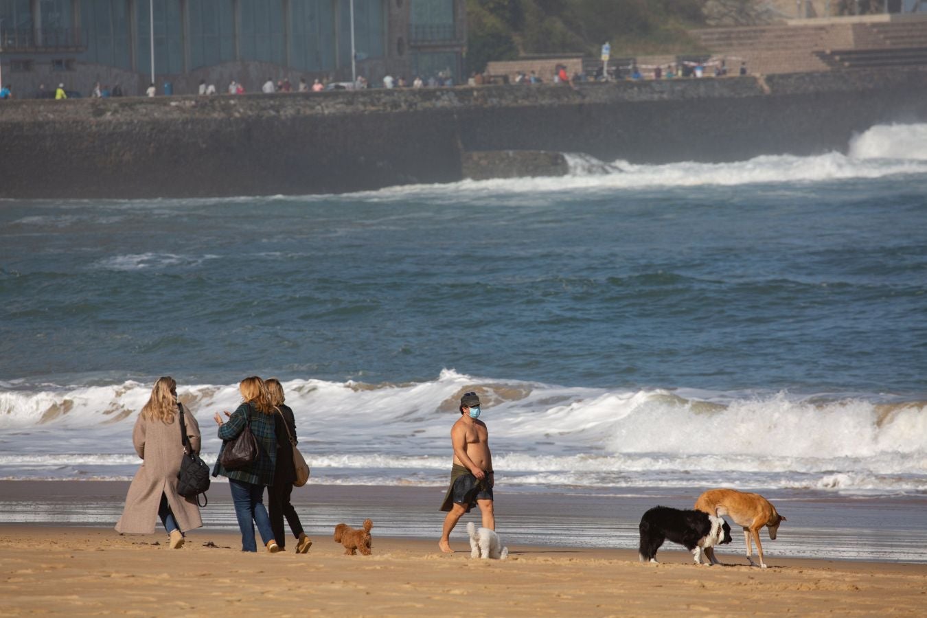 Fotos: &#039;Epsilon&#039; provoca grandes olas en Donostia