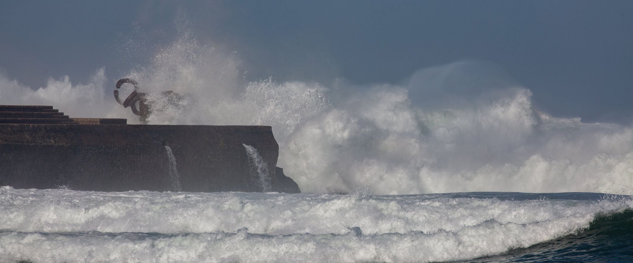Fotos: &#039;Epsilon&#039; provoca grandes olas en Donostia