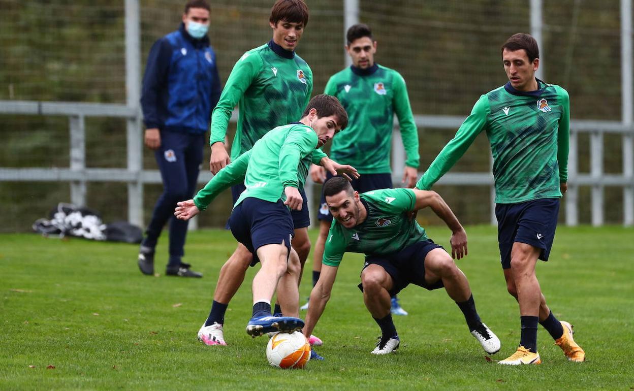 Merquelanz, Barrenetxea y Januzaj entran en la convocatoria para el partido ante el Nápoles