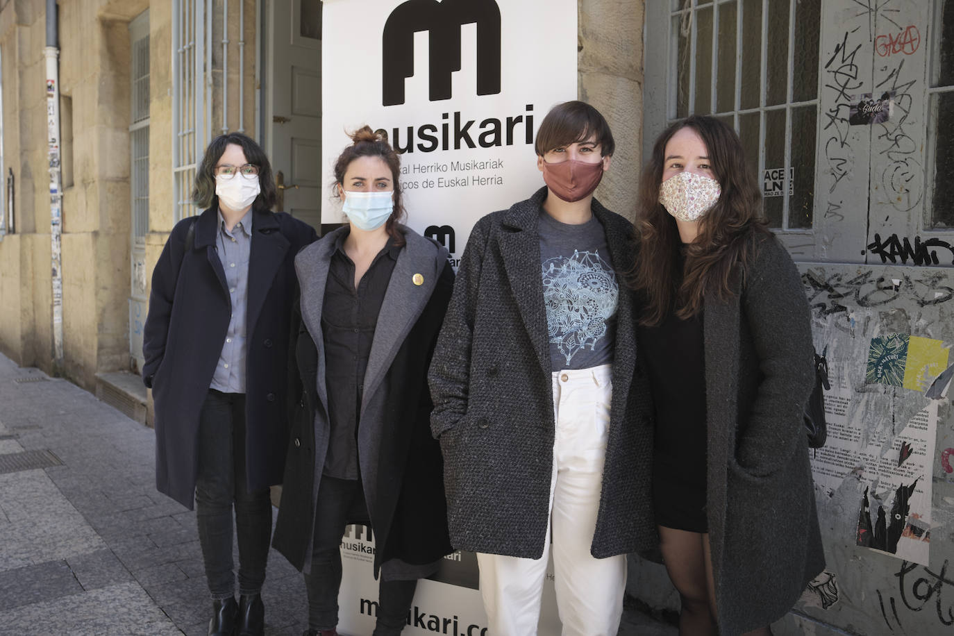 Eneritz Dueso, Miren Narbaiza, Idoia Hernández y Olatz Salvador, cuatro de las siete integrantes de la directiva de Musikari. 