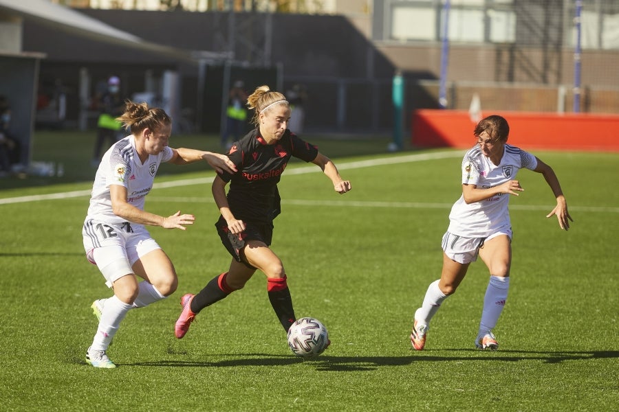 La Real Sociedad encajó este sábado su primera derrota liguera tras perder por la mínima en el feudo del Madrid CFF (1-0). El equipo dirigido por Natalia Arroyo no materializó sus oportunidades de gol y cayó en el Nuevo Matapiñonera ante el conjunto blanco, convertido en revelación: ha ganado tres de sus cuatro encuentros en este arranque y ha recibido tan solo un tanto. 