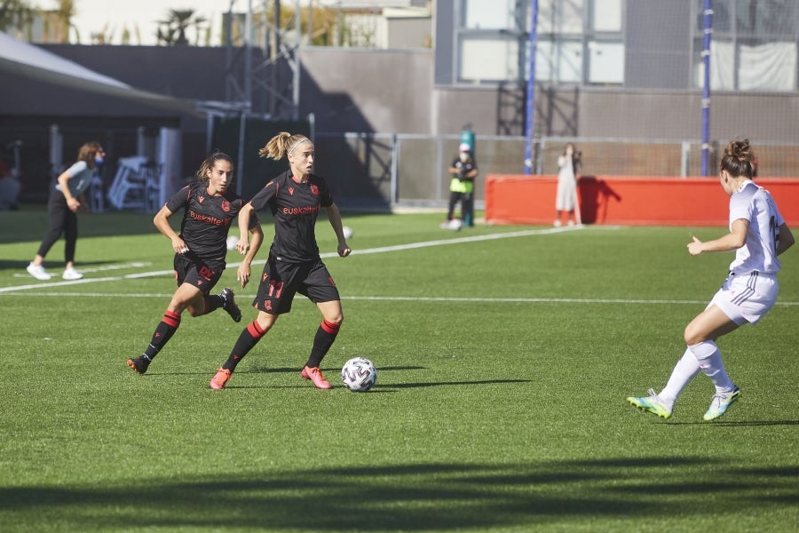 La Real Sociedad encajó este sábado su primera derrota liguera tras perder por la mínima en el feudo del Madrid CFF (1-0). El equipo dirigido por Natalia Arroyo no materializó sus oportunidades de gol y cayó en el Nuevo Matapiñonera ante el conjunto blanco, convertido en revelación: ha ganado tres de sus cuatro encuentros en este arranque y ha recibido tan solo un tanto. 