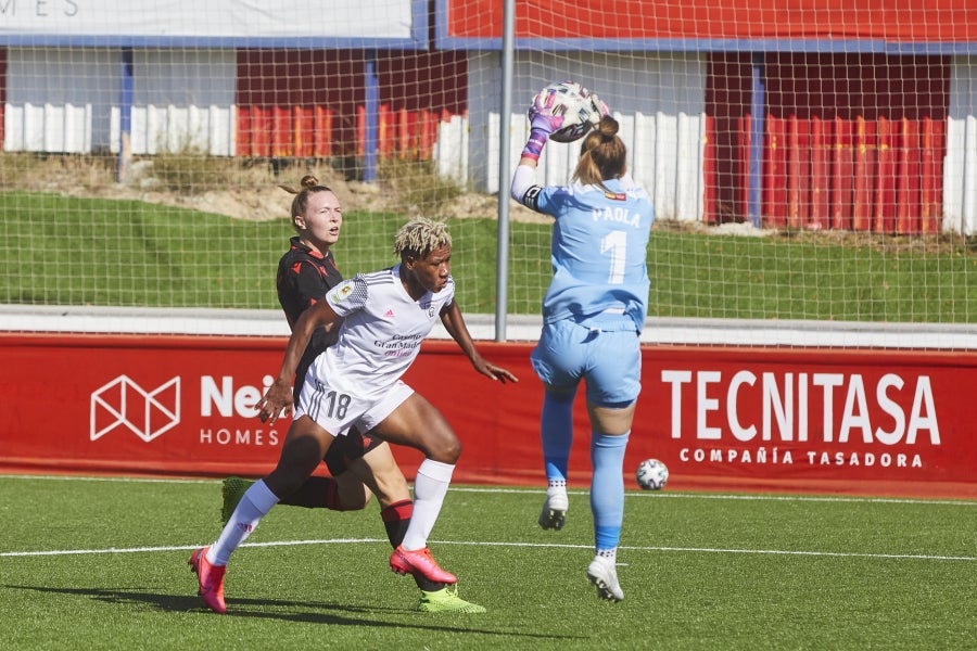 La Real Sociedad encajó este sábado su primera derrota liguera tras perder por la mínima en el feudo del Madrid CFF (1-0). El equipo dirigido por Natalia Arroyo no materializó sus oportunidades de gol y cayó en el Nuevo Matapiñonera ante el conjunto blanco, convertido en revelación: ha ganado tres de sus cuatro encuentros en este arranque y ha recibido tan solo un tanto. 