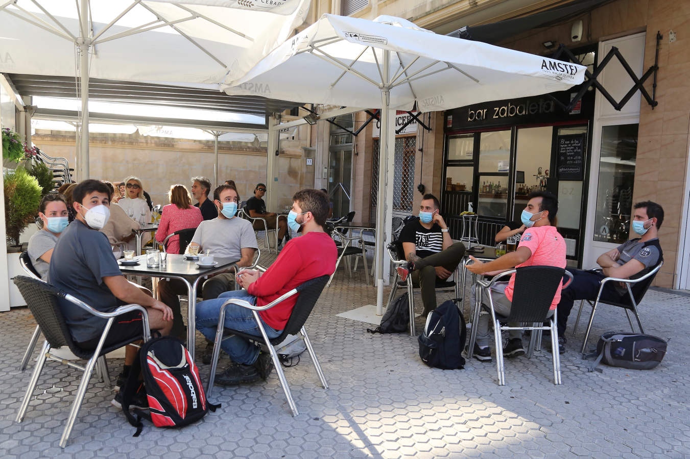 Los guipuzcoanos han aprovechado el buen tiempo para darse un paseo o hacer deporte el primer fin de semana de las nuevas medidas para combatir el Covid-19