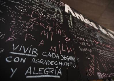 Imagen secundaria 1 - Murales en distintos pueblos de Gipuzkoa proponen dejar por escrito emociones en torno a la muerte