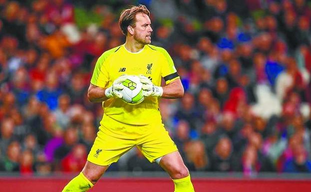 Westerveld, jugando con los veteranos del Liverpool