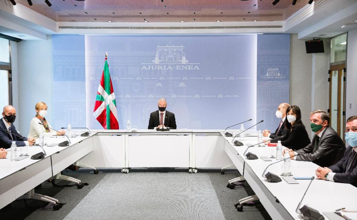 Reunión del lehendakari ayer con miembros de Confebask.