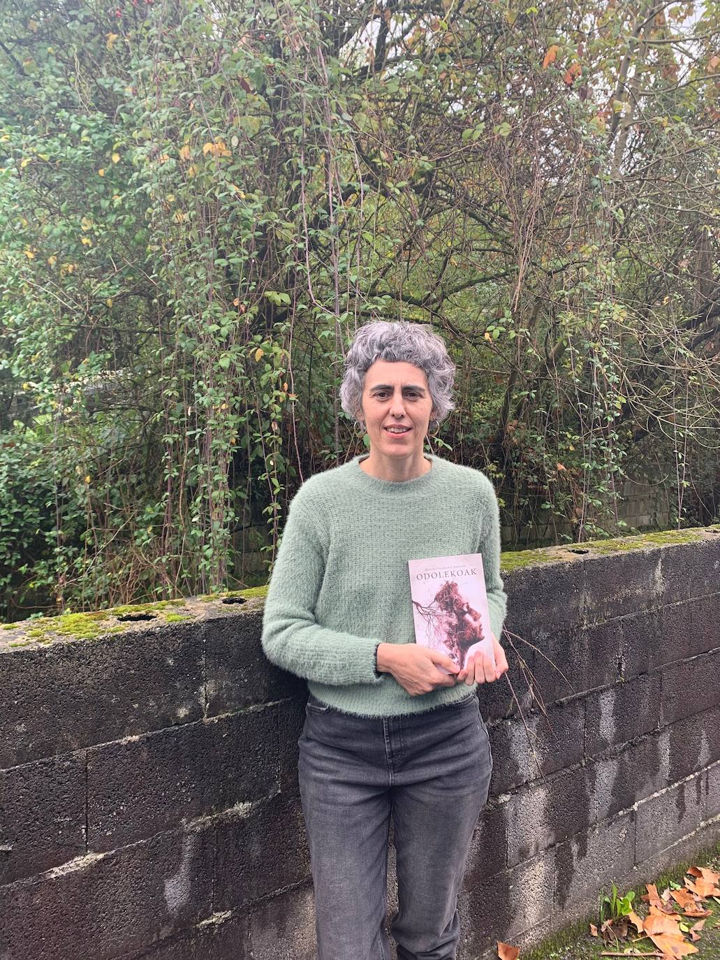 Antxiñe Mendizabal, urtetan ondo eta landu duen proiektuaren emaitza eskuetan duela. 