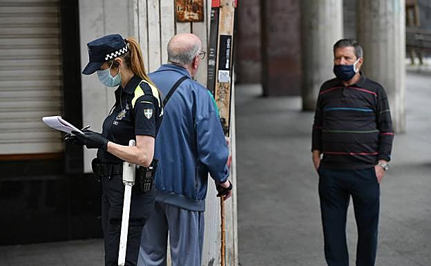 Saltarse el toque de queda y no llevar mascarilla, mayoría de las 750 denuncias el fin de semana