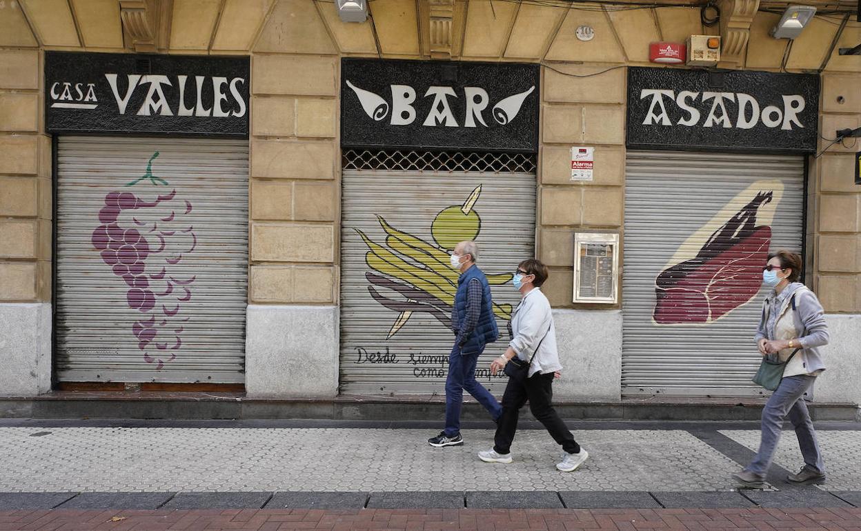 Euskadi entra en unos días decisivos para testar si el cierre de bares frena el virus