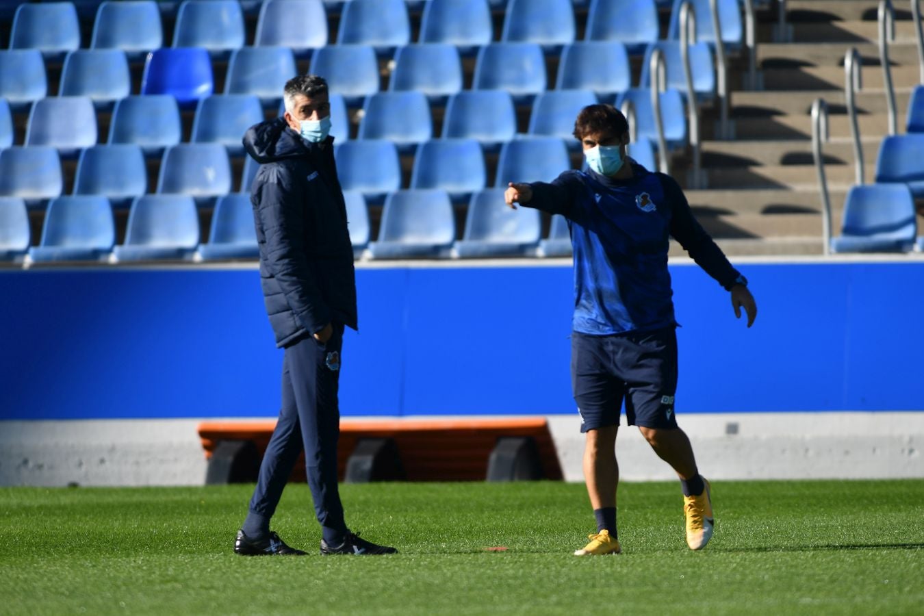 Los jugadores de la Real Sociedad han vuelto a los enrenamientos este miércoles en Zubieta. El susto de la jornada los ha dado Remiro que se ha marchado lesionado