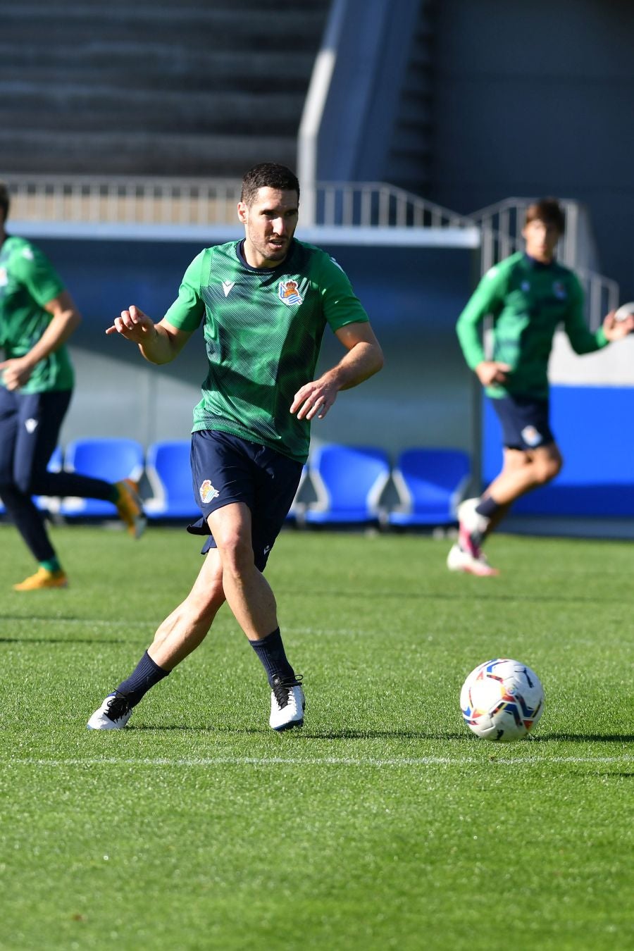 Los jugadores de la Real Sociedad han vuelto a los enrenamientos este miércoles en Zubieta. El susto de la jornada los ha dado Remiro que se ha marchado lesionado