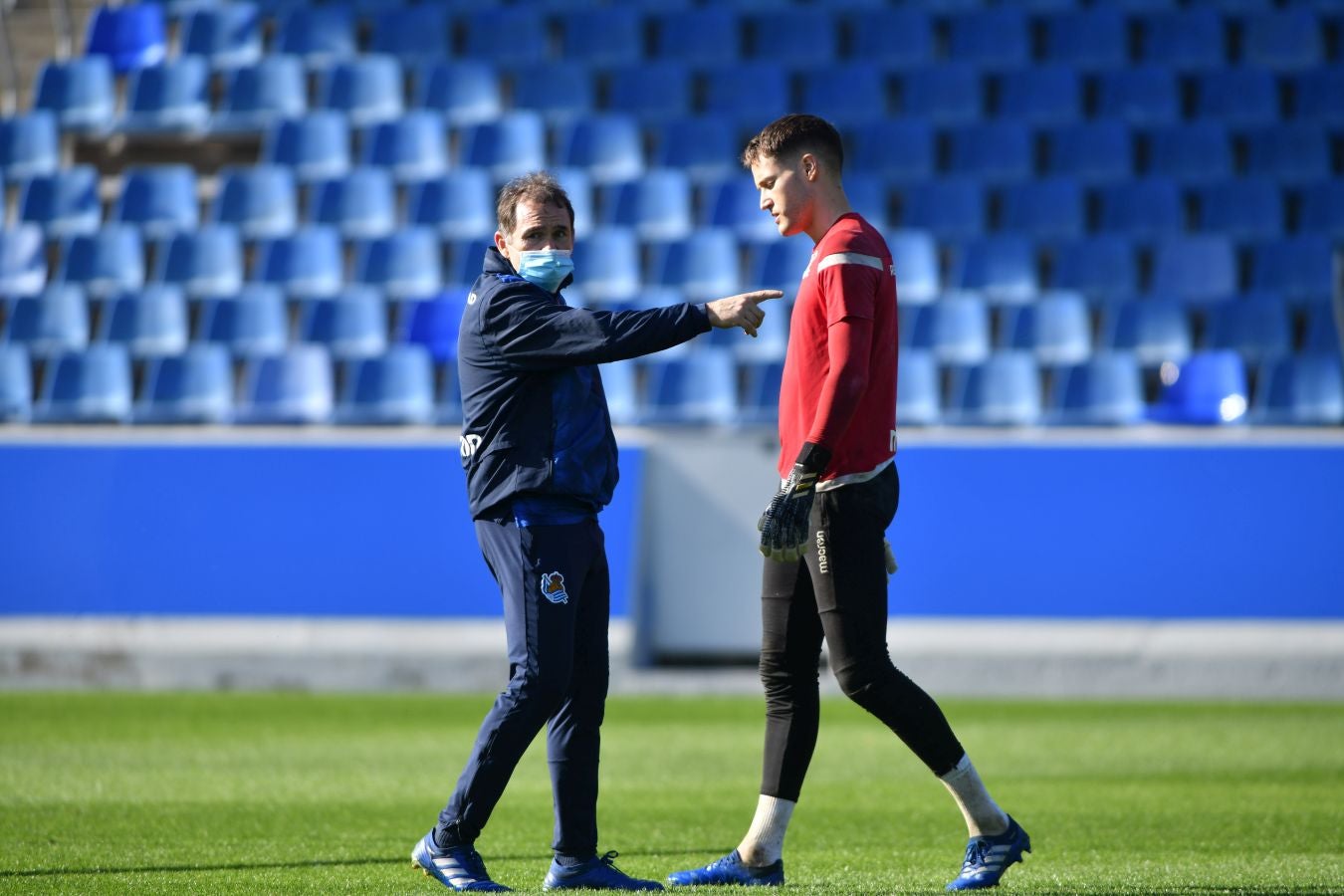 Los jugadores de la Real Sociedad han vuelto a los enrenamientos este miércoles en Zubieta. El susto de la jornada los ha dado Remiro que se ha marchado lesionado