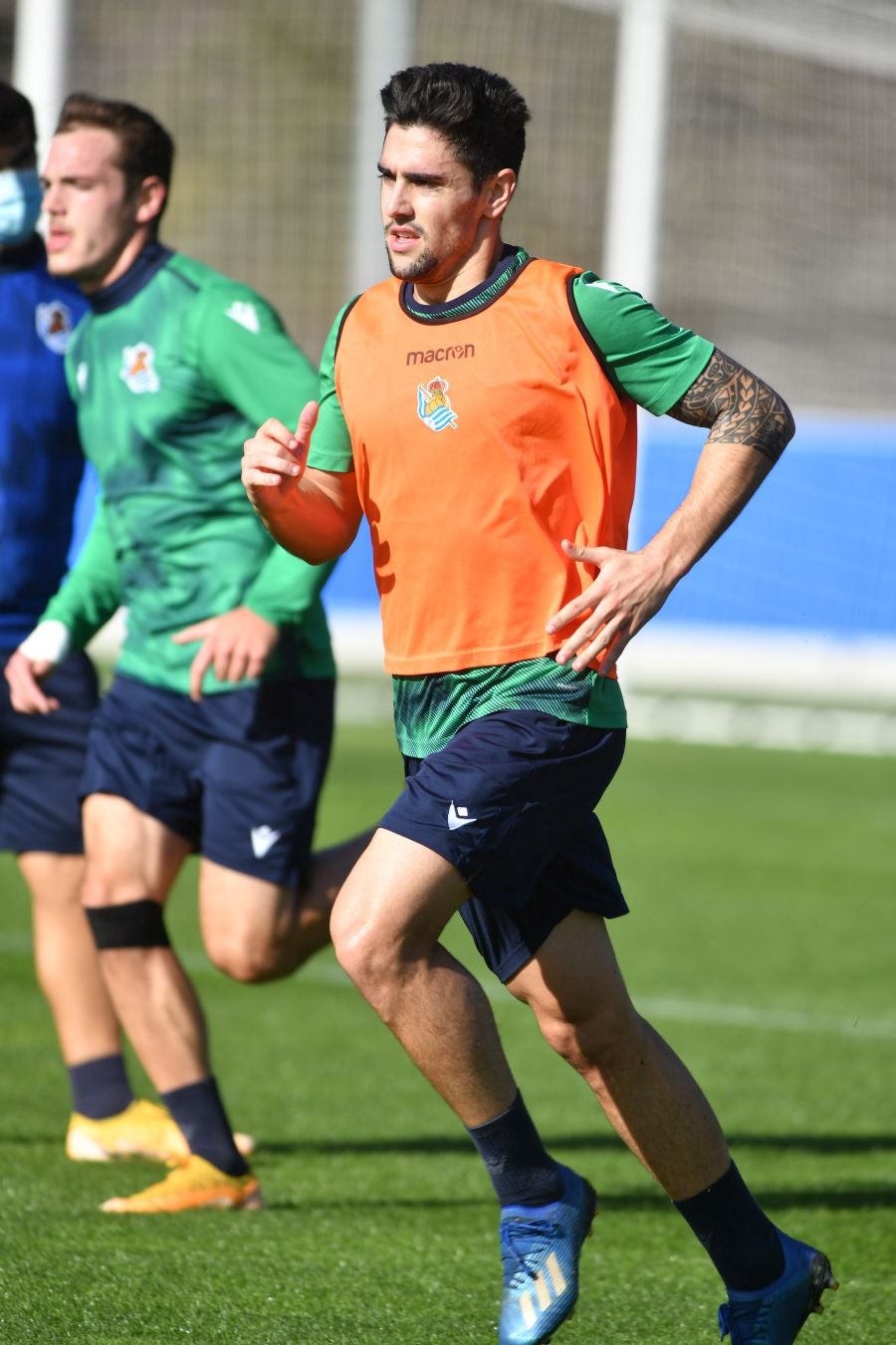 Los jugadores de la Real Sociedad han vuelto a los enrenamientos este miércoles en Zubieta. El susto de la jornada los ha dado Remiro que se ha marchado lesionado