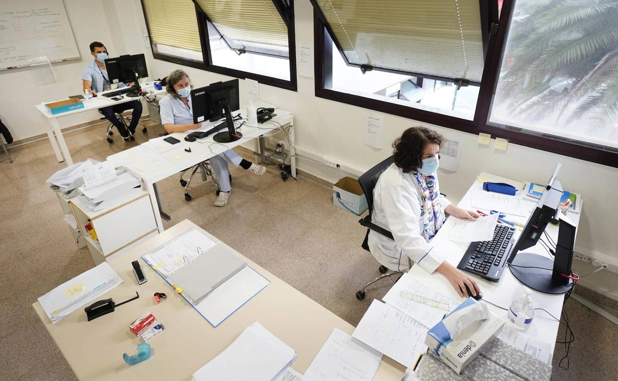 El equipo de rastreadores del Hospital del Bidasoa cuenta con doce miembros. 