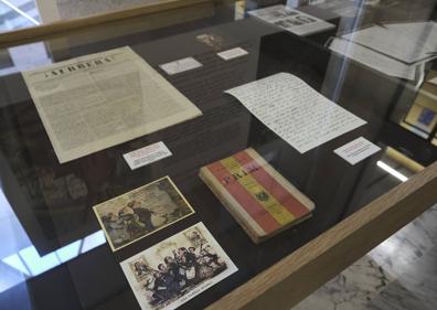 Imagen secundaria 1 - El Ateneo cuenta sus 150 años en una exposición