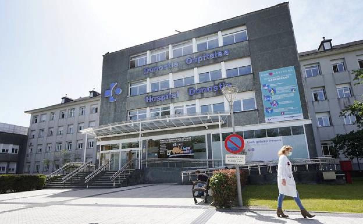 Covid-19: Varios brotes de coronavirus dejan al menos 135 sanitarios contagiados en el Hospital Donostia