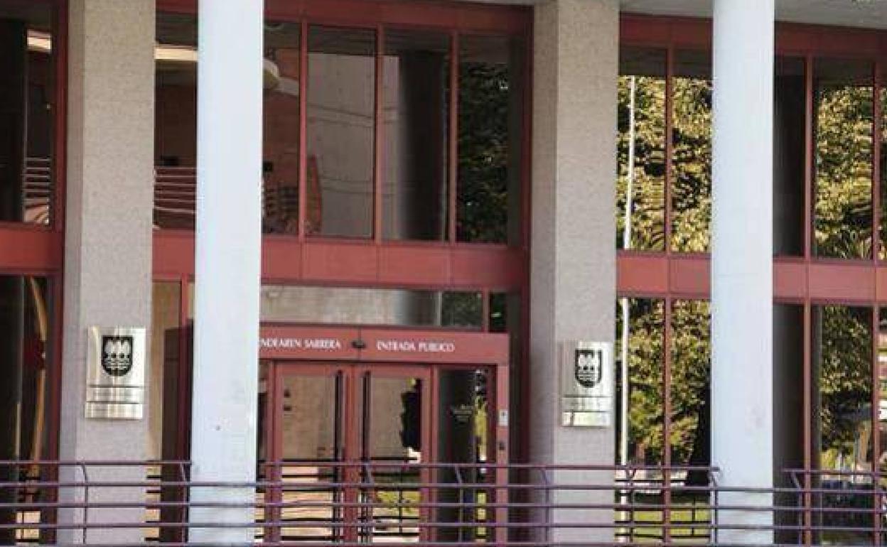 Exterior de la sede de la Hacienda foral. 