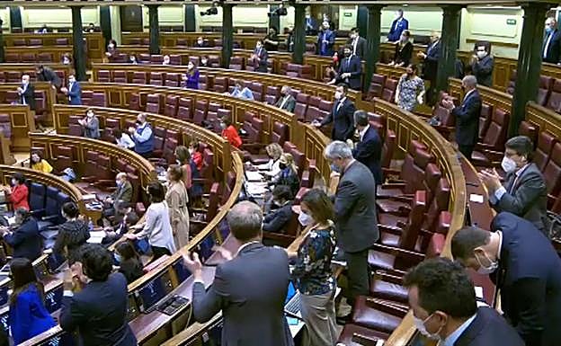 Pique de aplausos y gritos de libertad en el Congreso al finalizar el debate de Educación.