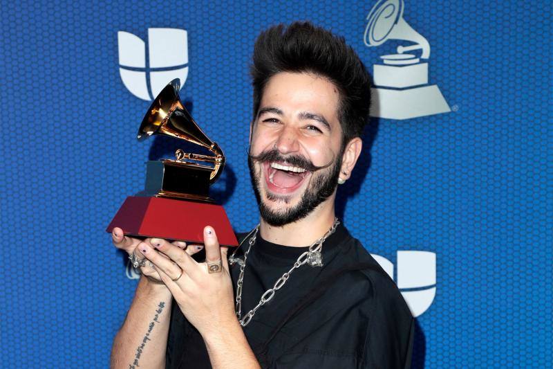 Camilo con el premio a la Mejor Canción Pop por 'Tutu'. 