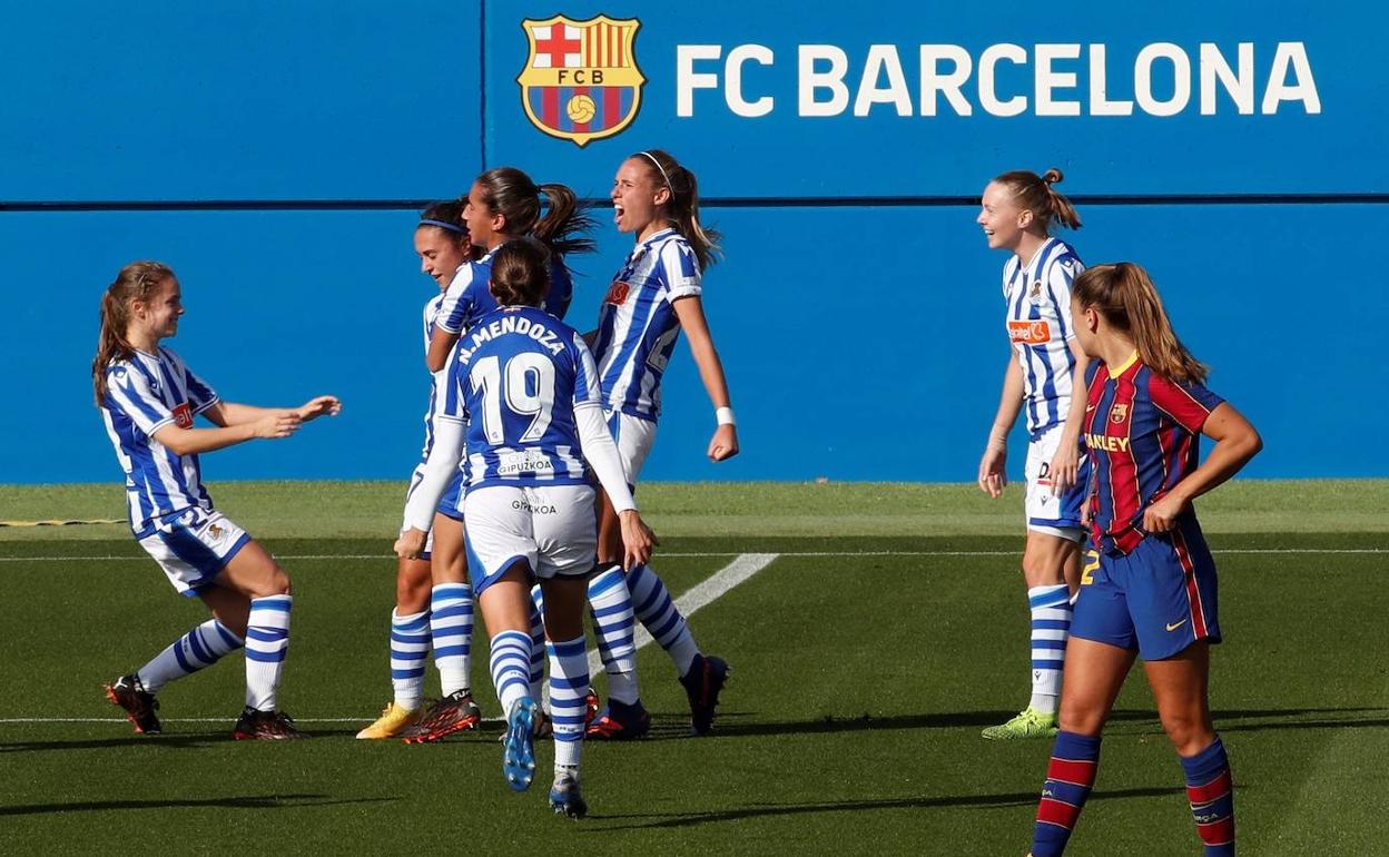 Las jugadoras de la Real celebran el gol materializado por Nahikari en el 32.