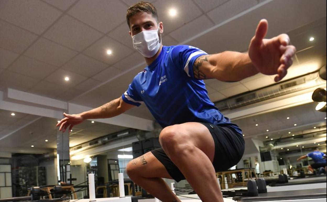 El 'rider' donostiarra se machaca en el gimnasio Equilibrium. 